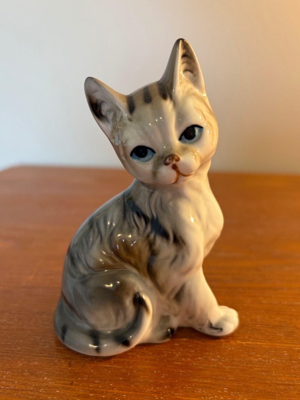Vintage MCM Bone China Cat Figurine made by Giftcraft Taiwan